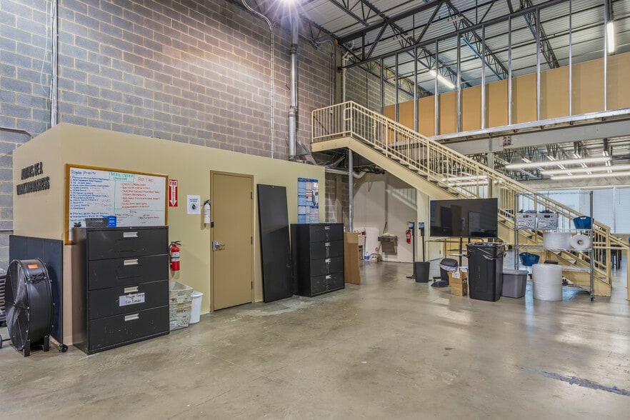 More Photos Of 17857-17889 Fraley Blvd, Dumfries Research And Development For Sale