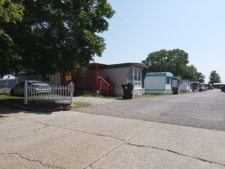 More Photos Of 1 Mahoning Ave, Rantoul Multifamily For Sale