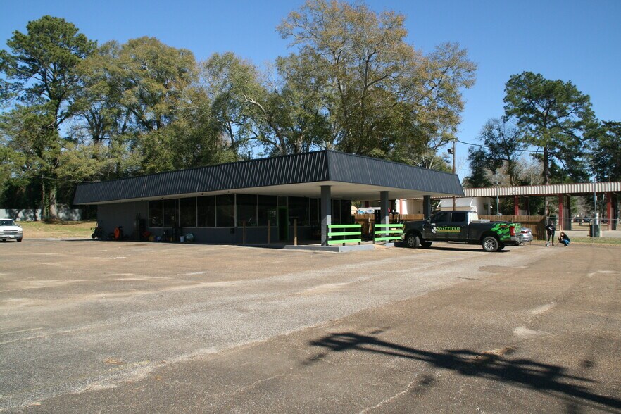 More Photos Of 1308 W Bluff St, Woodville Storefront Retail Office For Sale