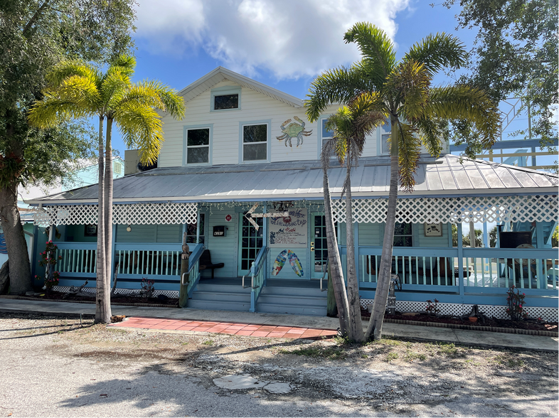 Primary Photo Of 4391 Dixie Hwy NE, Palm Bay Restaurant For Sale