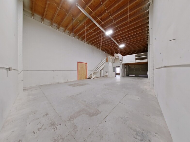 More Photos Of 28 W Q St, Springfield Industrial For Lease