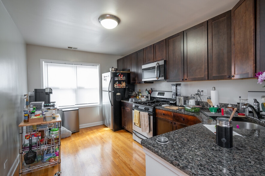 More Photos Of 6435-6443 N Damen Ave, Chicago Apartments For Sale