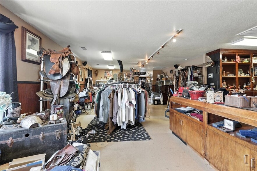 More Photos Of 2101 E Raccoon Valley Rd, Heiskell Garden Center For Sale