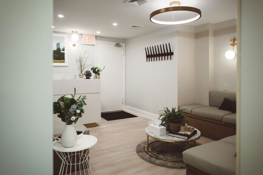 More Photos Of 25 Central Park W, New York Apartments For Lease