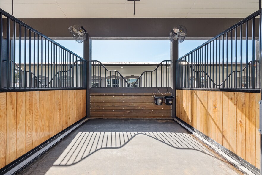 More Photos Of 21531 N River Rd, Alva Specialty For Sale