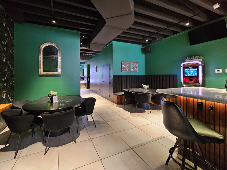 More Photos Of 3207 Leavenworth St, Omaha Bar For Sale