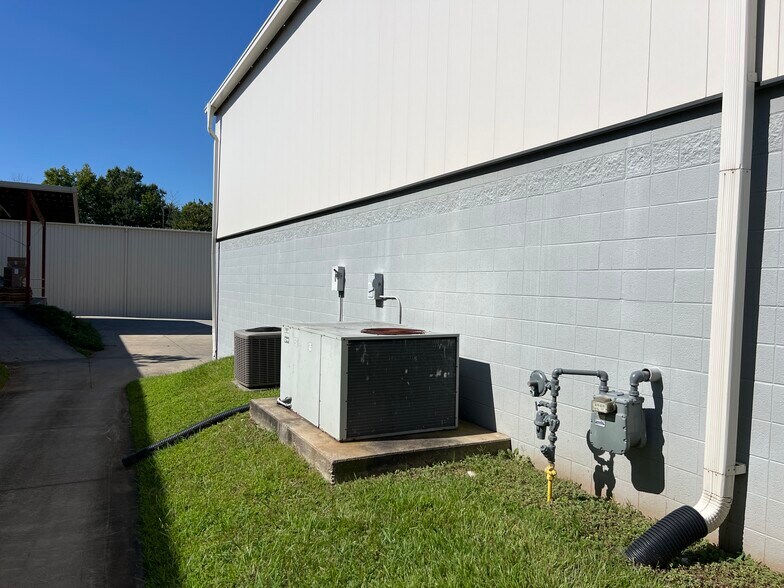 More Photos Of 7609 Canoe Rd, Greensboro Warehouse For Sale