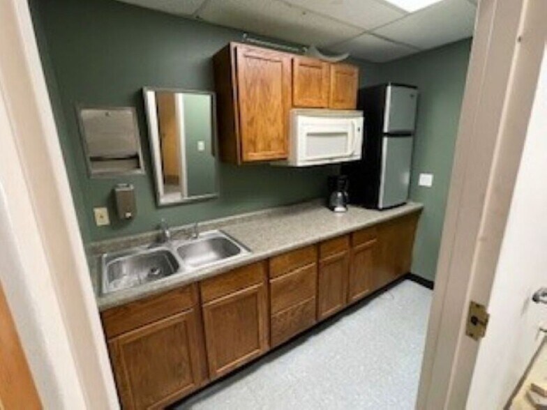 More Photos Of 126 S 4th St, Dekalb Office For Lease