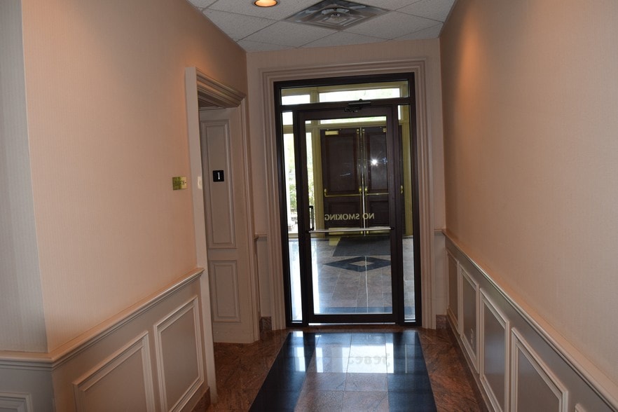 More Photos Of 26862 Woodward Ave, Royal Oak Office For Lease