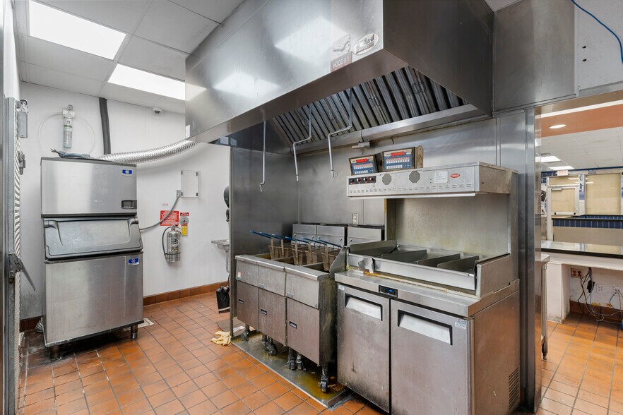 More Photos Of 535 Marks St, Henderson Fast Food For Lease