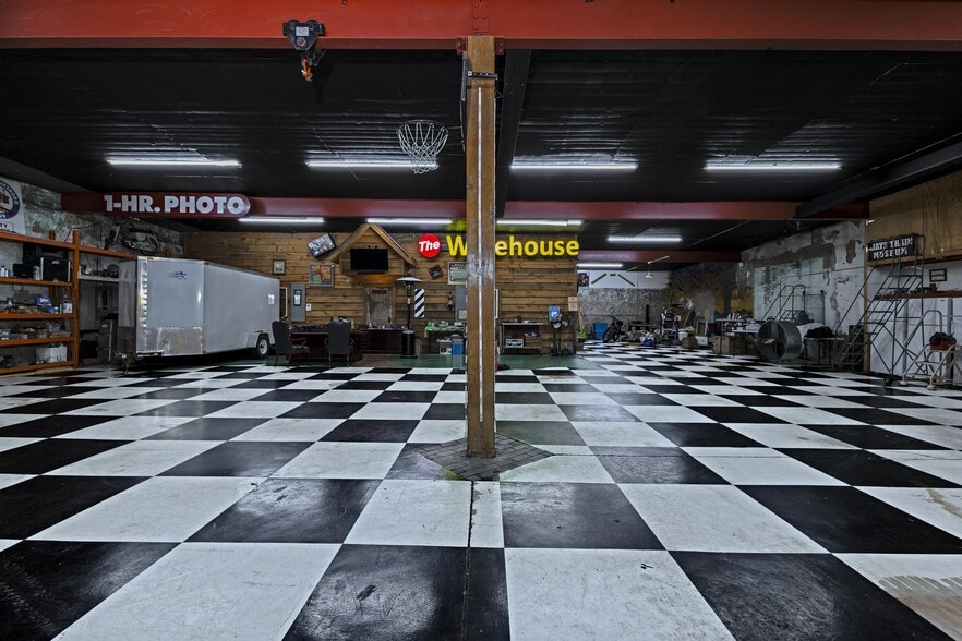 More Photos Of 101 W Main St, Hogansville Distribution For Sale