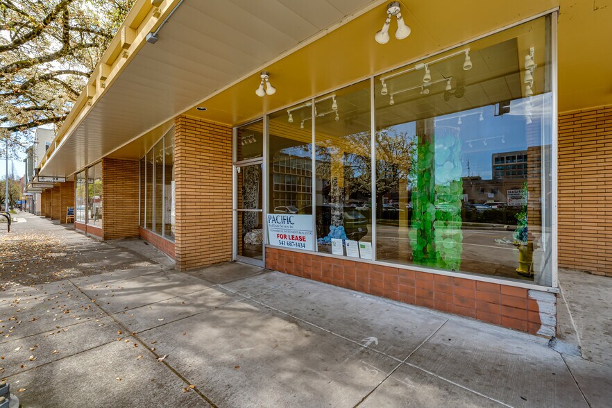 More Photos Of 806 Charnelton St, Eugene Storefront For Sale