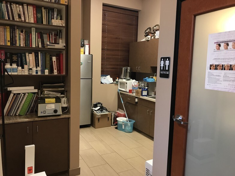 More Photos Of 4025 W Chandler Blvd, Chandler Coworking Space