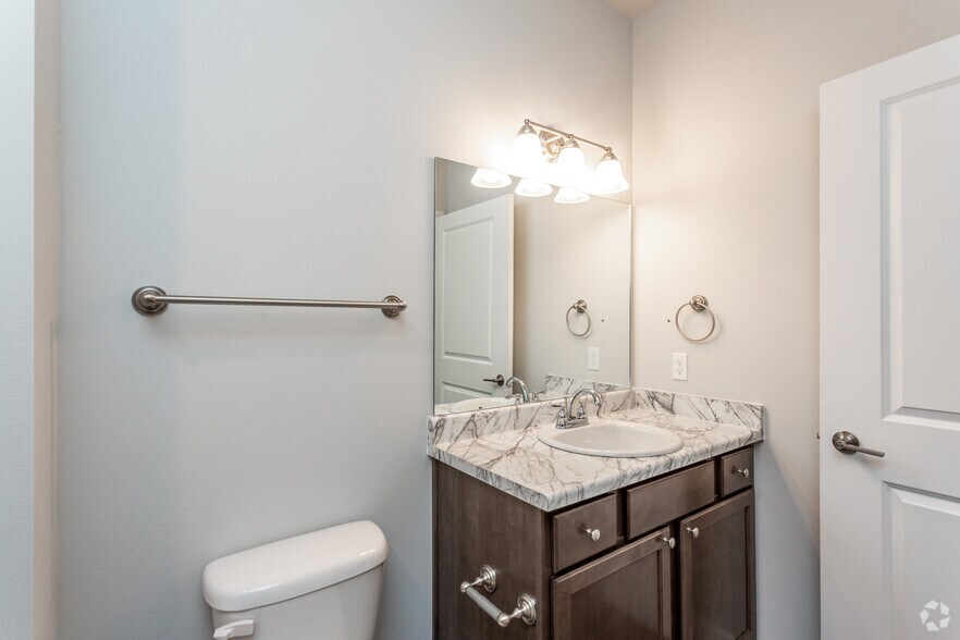 More Photos Of 2135 Edgewood Dr, Webster City Apartments For Sale