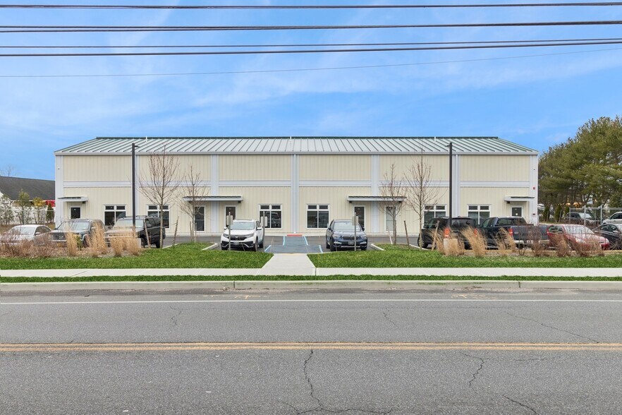 Primary Photo Of 313 Edwards Ave, Calverton Distribution For Lease