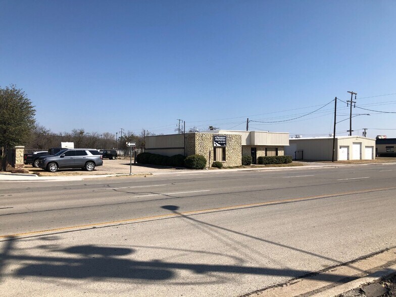 More Photos Of 2515 E Hubbard St, Mineral Wells Office For Sale