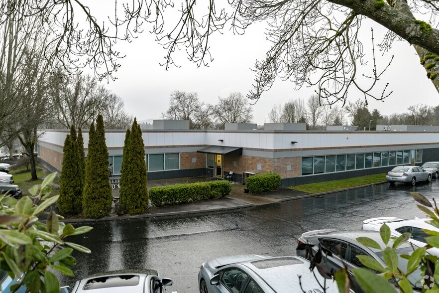 More Photos Of 7565-7575 SW Mohawk St, Tualatin Office For Sale