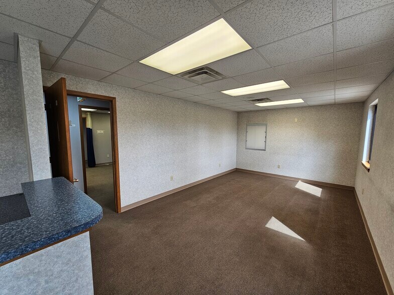 More Photos Of 30 Spring Mill Ct, Mooresville Office For Sale