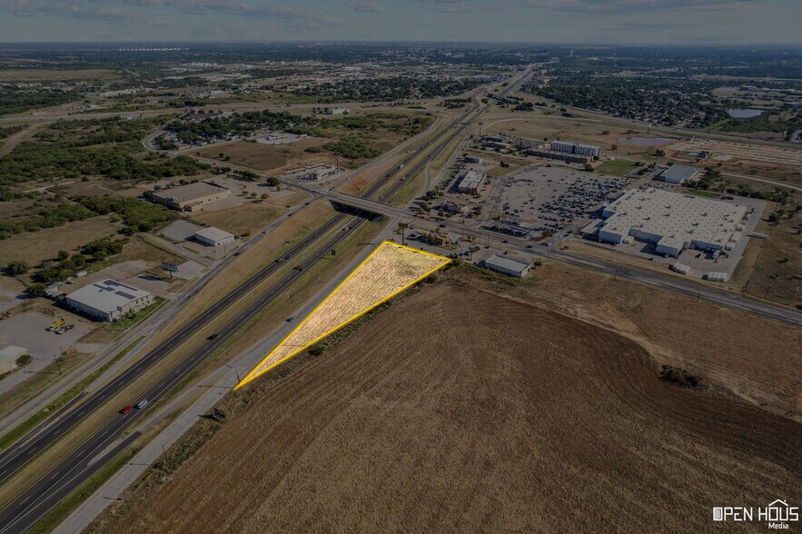 More Photos Of 2912 Central Fwy, Wichita Falls Land For Sale