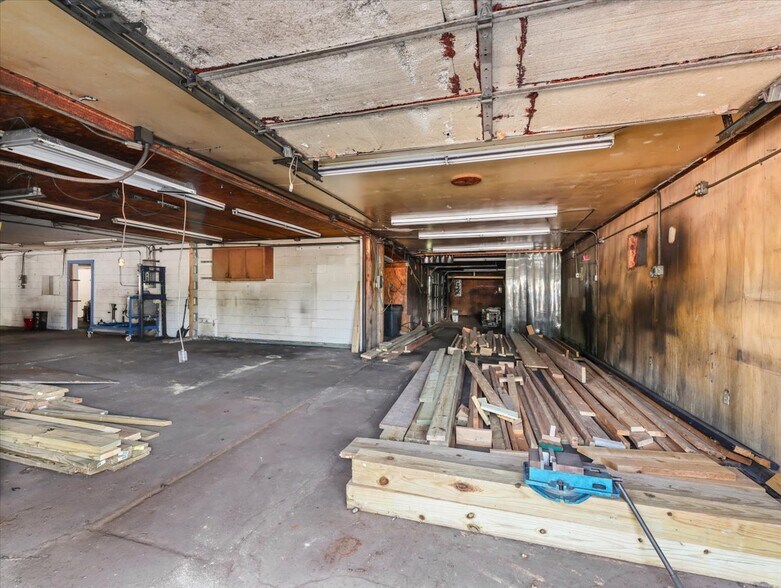 More Photos Of 2701 Pocola blvd, Pocola Industrial For Sale