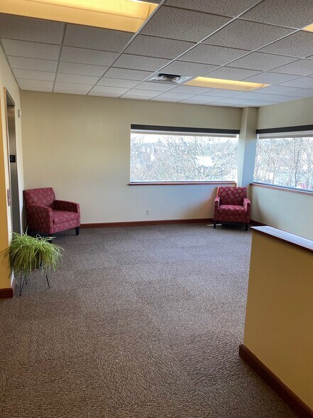 More Photos Of 541 Pierce St, Kingston Bank For Lease