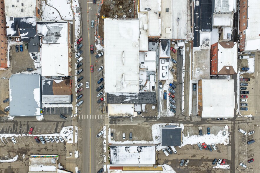 More Photos Of 127 S Broadway St, New Philadelphia Storefront Retail Office For Sale