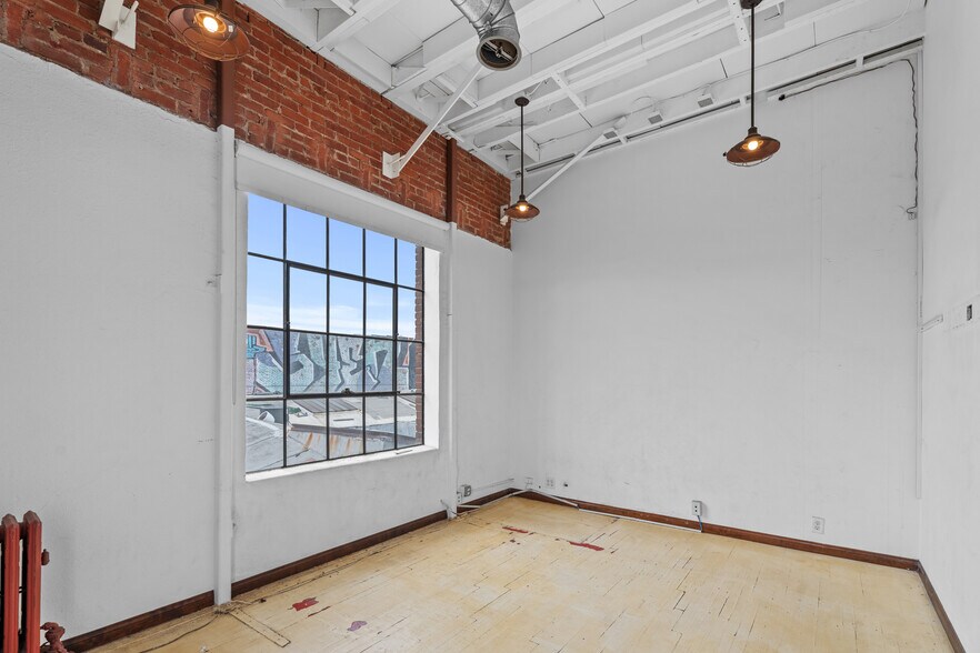 More Photos Of 1931 Bay St, Los Angeles Showroom For Lease