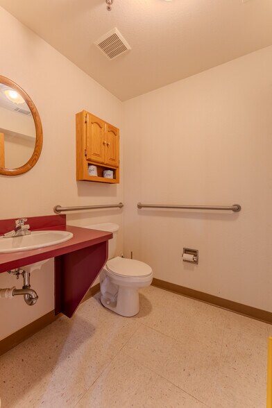 More Photos Of 890 N 2nd St, Lander Office For Sale