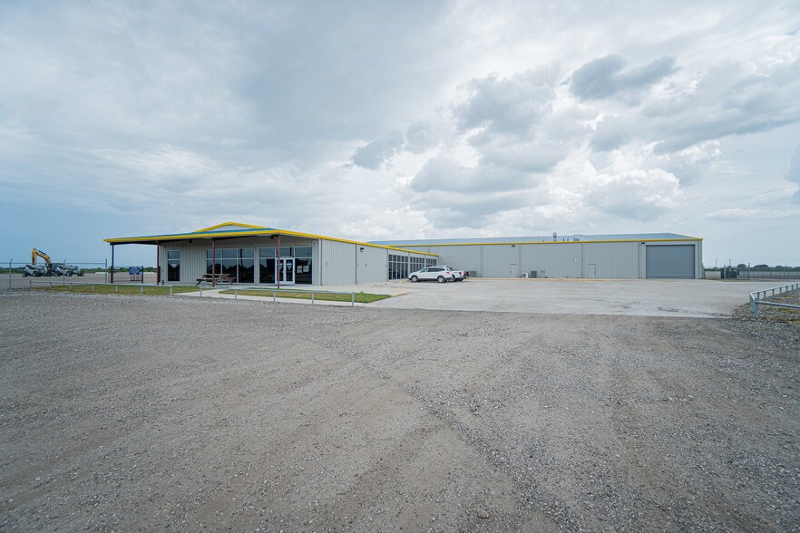 More Photos Of 7044 Interstate 10, Sealy Distribution For Sale