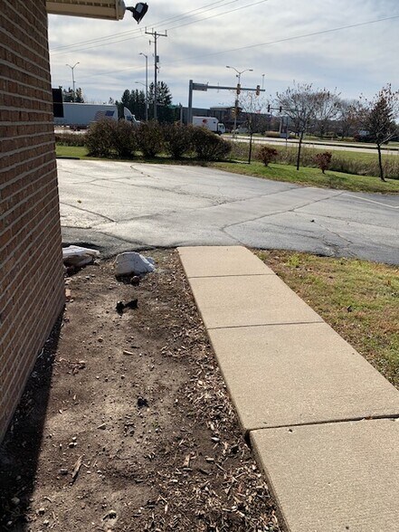 More Photos Of W229N2573 Duplainville Rd, Waukesha Storefront Retail Office For Lease