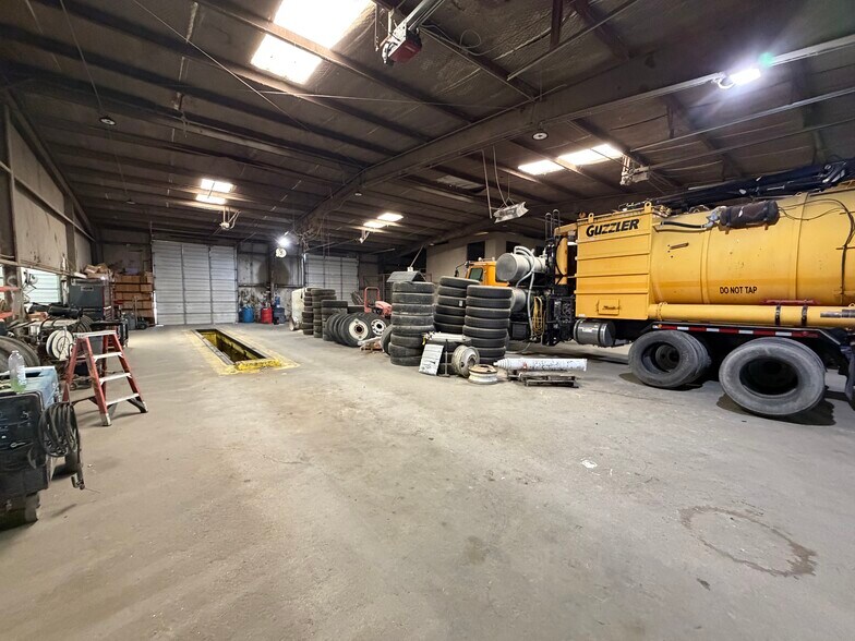 More Photos Of 16121 Highway 114, Justin Warehouse For Lease