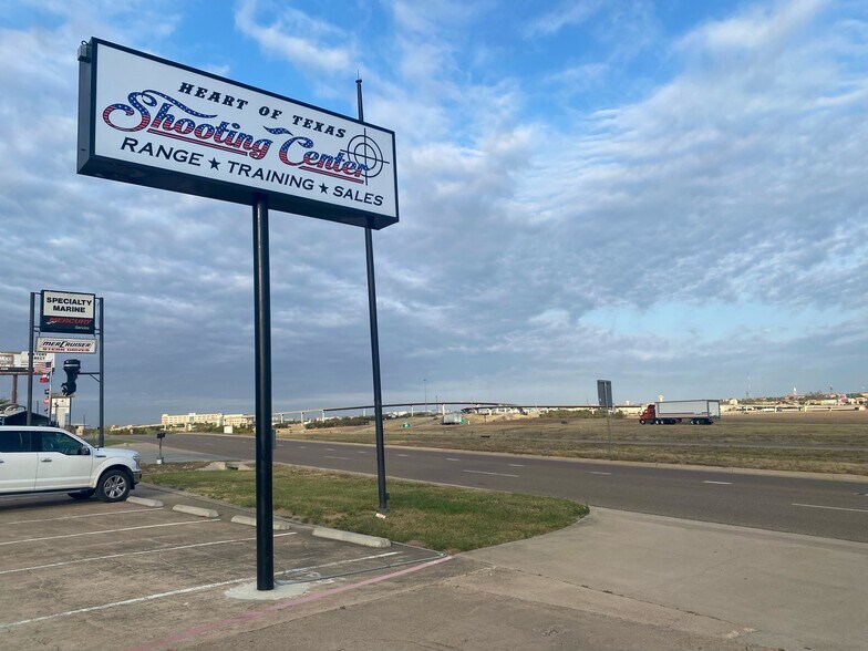 More Photos Of 5040 S Loop 340, Robinson Storefront Retail Office For Sale