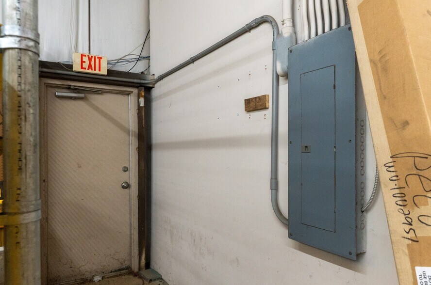 More Photos Of 207 Park Ct, Ridgeland Warehouse For Lease