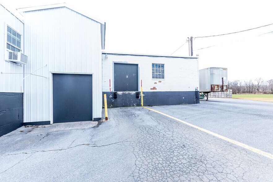 More Photos Of 196 Carlton Dr, Inwood Industrial For Sale