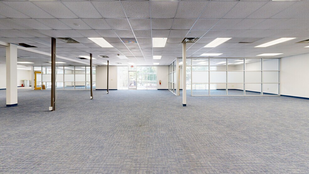More Photos Of 3500 Gateway Centre Blvd, Morrisville Light Distribution For Lease