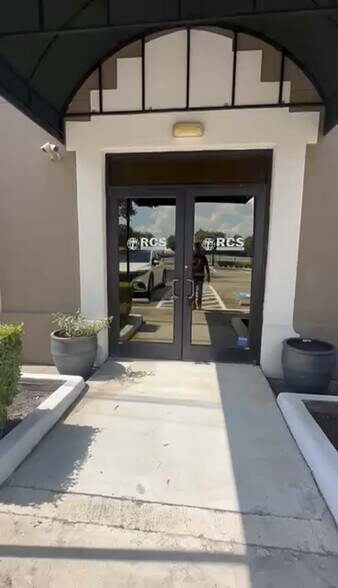 More Photos Of 918 Oak Glen Dr, Houston Industrial For Lease