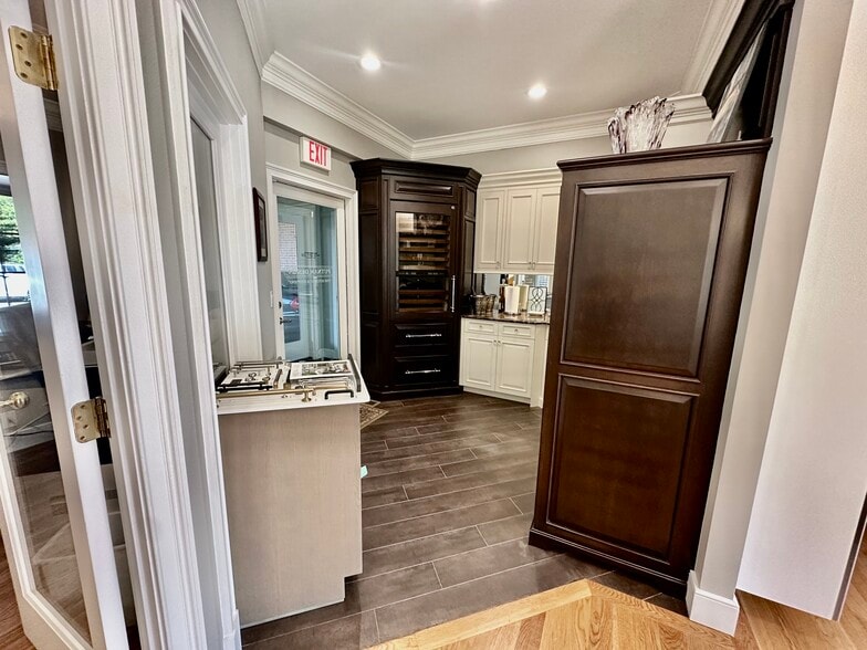 More Photos Of 406 E Putnam Ave, Cos Cob Office For Lease