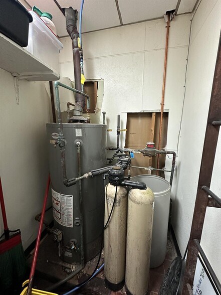 More Photos Of 1427 W Galena Ave, Freeport Freestanding For Sale