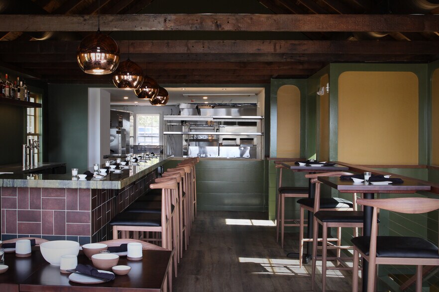 More Photos Of 205 Thames St, Bristol Restaurant For Lease