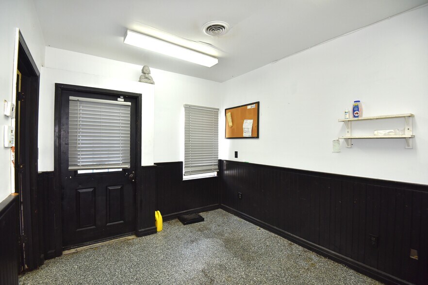 More Photos Of 115 and 117 Main st, Faith Restaurant For Sale