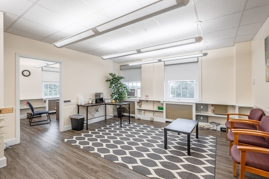 More Photos Of 9 Green St, Augusta Office For Lease