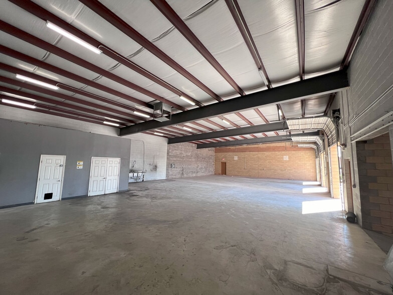 More Photos Of 801 Pendale Rd, El Paso Distribution For Sale