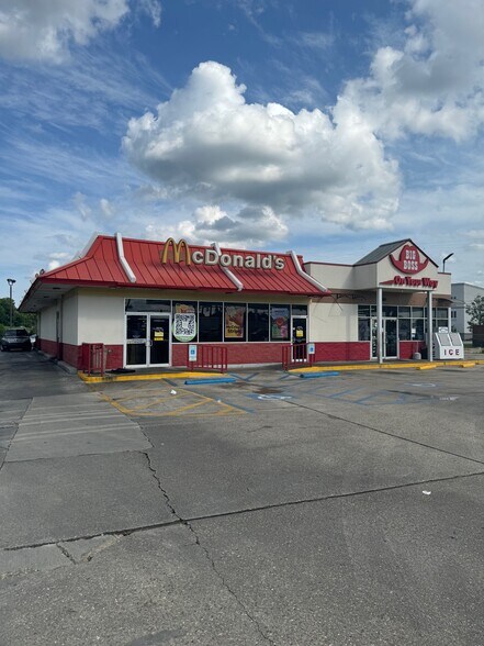 Primary Photo Of 13496 Highway 73, Geismar Fast Food For Sale