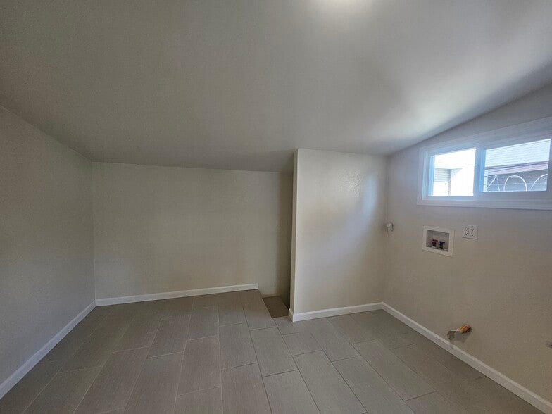 More Photos Of 2815 Southwest Dr, Los Angeles Industrial For Sale