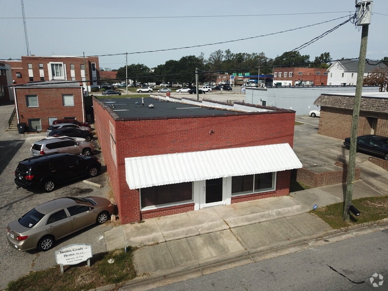 More Photos Of 104 S Cypress St, Elizabethtown Freestanding For Sale