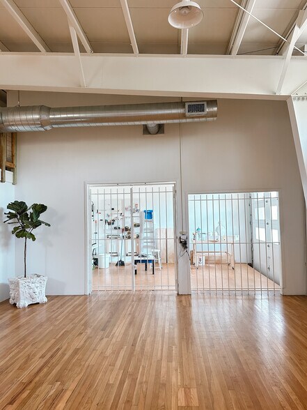 More Photos Of 1520 Center St, Houston Warehouse For Lease