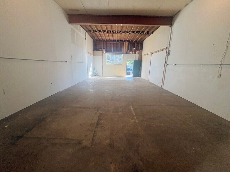 More Photos Of 126 San Antonio Cir, Mountain View Freestanding For Lease