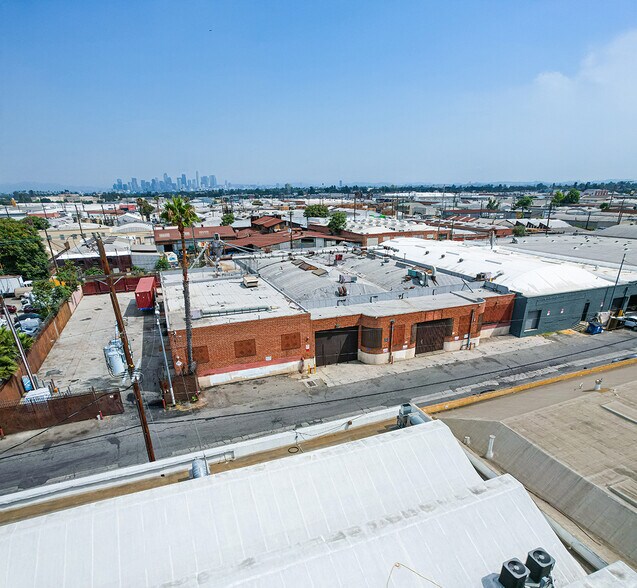 More Photos Of 707 E 62nd St, Los Angeles Manufacturing For Lease