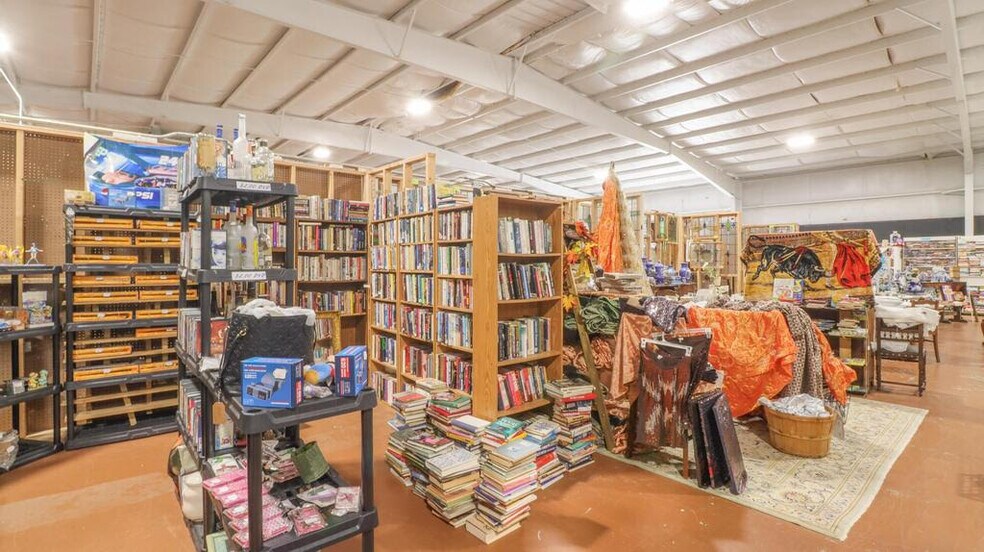 More Photos Of 4030 Suzanne Dr, Diberville Showroom For Sale