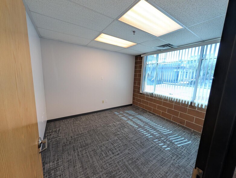 More Photos Of 318 W Quail Trax Pl, Salt Lake City Light Manufacturing For Lease